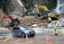 DER libera tráfego de veículos no km 174 da Rio-Santos (SP-055)