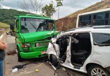 Colisão frontal entre utilitário e caminhão deixa 3 mortos na BR-104, em Alagoas