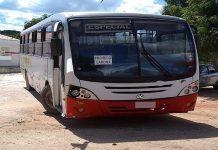 Ônibus escolar com mais de 10 infrações de trânsito é apreendido em Pedra (PE)