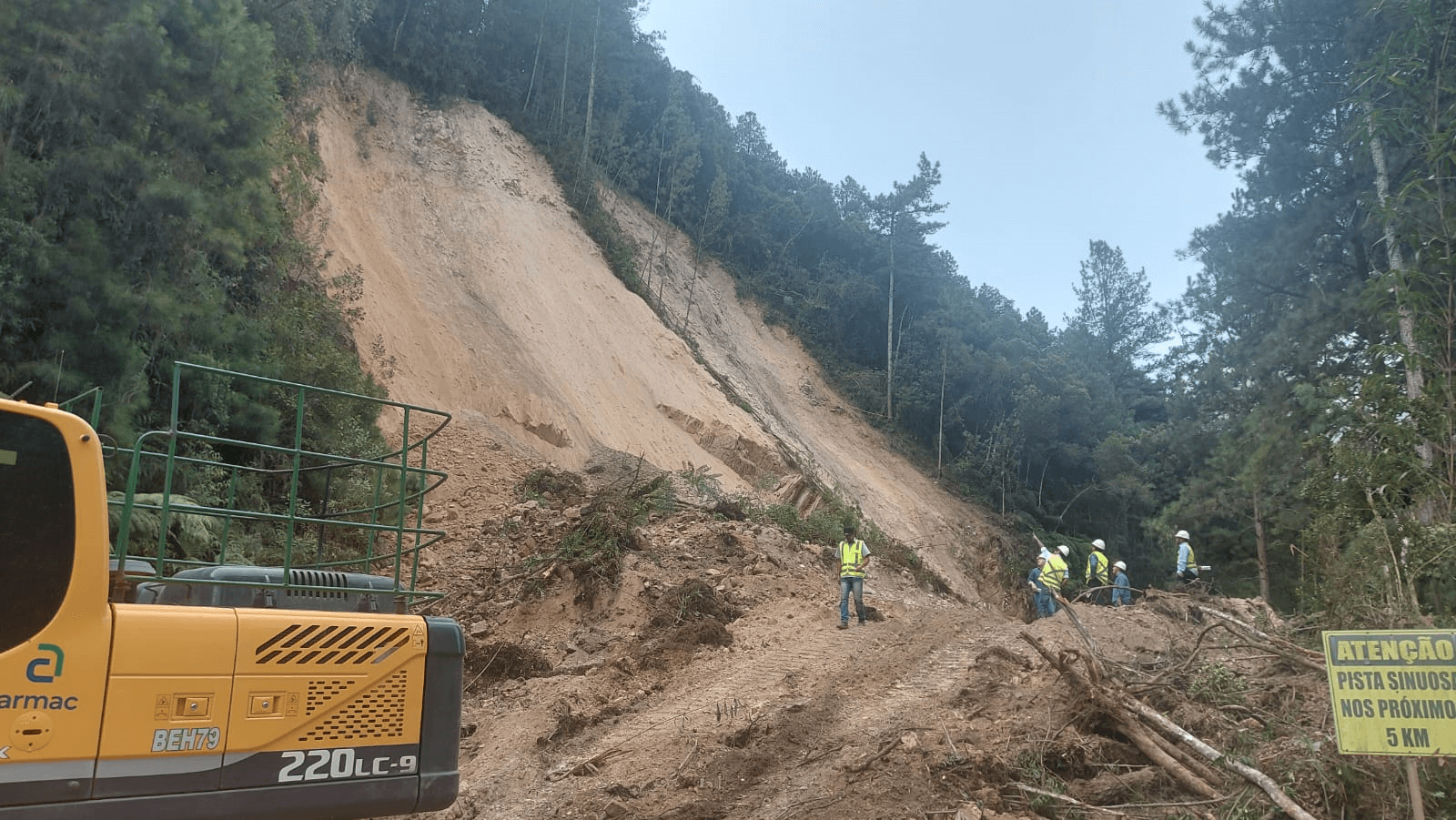 Rodovia_PR_092_km_137_Doutor_Ulysses_Queda_Barreira_2