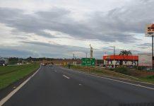 Renovias alerta usuários sobre perigos de usar o celular ao volante e não usar o cinto