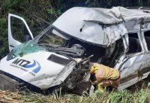 Acidente na BR-381 entre carretas e van deixa 13 feridos, em Antônio Dias (MG)