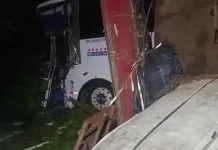 Ônibus com estudantes de Minas colide com carreta na ITP-010, em Itirapuã (MG)