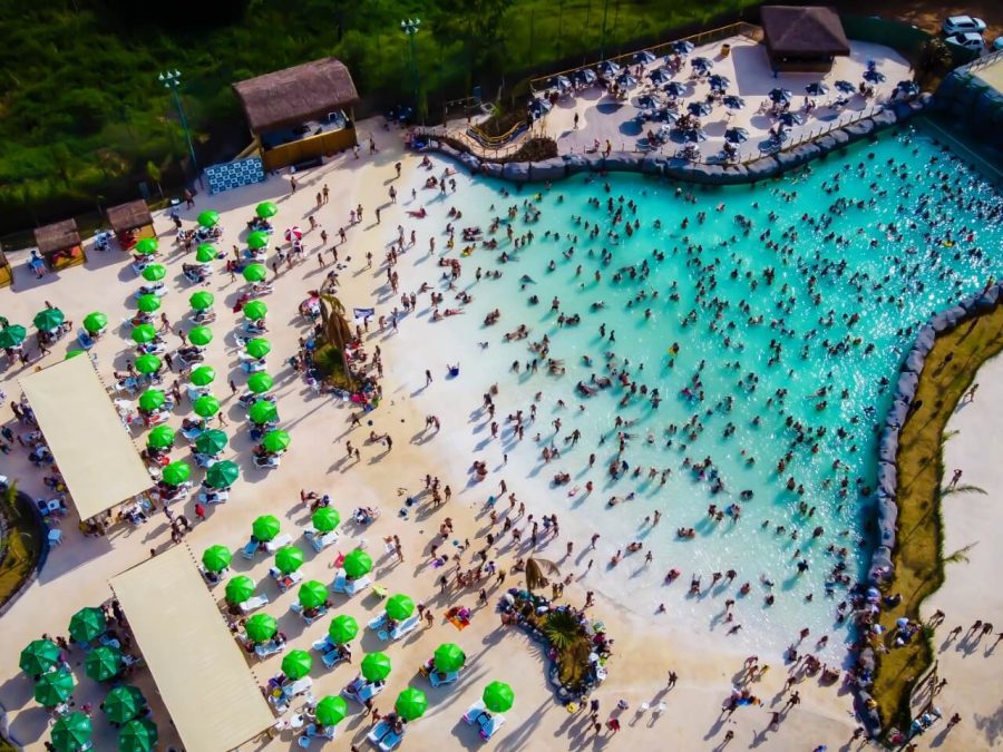 Parque aquático em Cotia (SP) conquista visitantes com atrações divertidas  e águas quentes