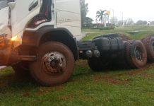 Vídeo revela situação absurda no transporte de caminhões novos e risco de decapitação
