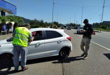 Ação na BR-101, em SC, orienta condutores sobre direção segura