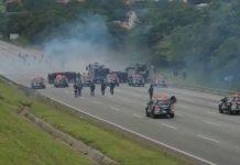Tropa de choque de SP usa força para liberar a Bandeirantes, interditada por indígenas