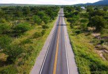 BR-110 recebe revitalização em 53,7 quilômetros, entre Sertânia e Ibimirim, no Pernambuco
