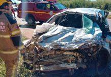 Colisão frontal entre ônibus e carro deixa três mortos na BR-153, em Centralina (MG)