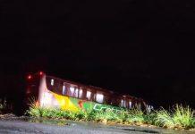 Ônibus da cantora Brisa Star se envolve em acidente na BR-116, e deixa seus pais feridos, no Ceará