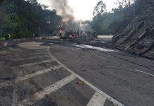 Caminhoneiro morre depois de tombamento da carreta na BR-040 (RJ)