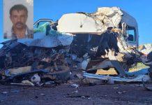 Van bate de frente com caminhão-baú na BR-452, em Minas, e motorista morre