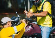 Renovias instalará antenas corta-pipa em motocicletas, nesta quinta (27), no pedágio da SP-340