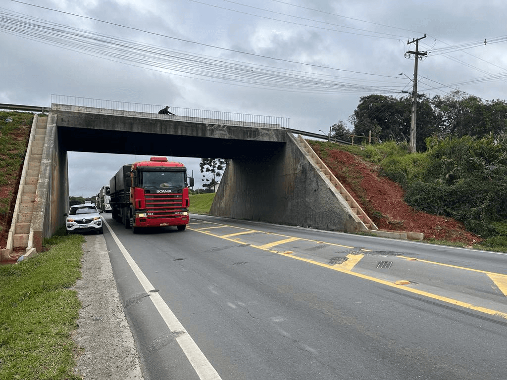 Viaduto_Newton_Laporte_Curitiba_Novas_Descidas_D_Agua