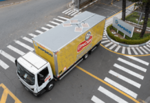 Empresa de refrigerantes inova ao instalar placas solares em sua frota de caminhões
