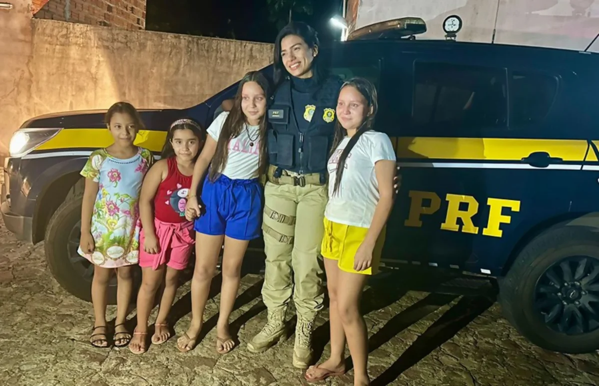 Irmãs que sonham ser PRFs são surpreendidas por policiais em aniversário de 13 anos