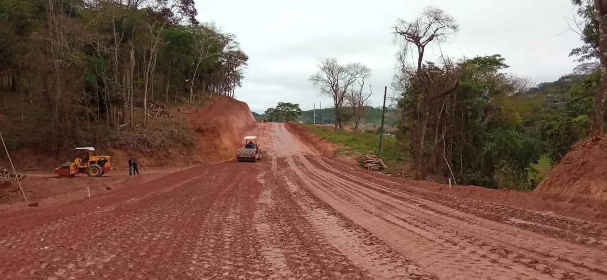Pavimentação da MG-280, de Paula Cândido a Divinésia, trará mais segurança aos usuários