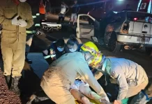 Colisão de carro com ônibus na BR-158 deixa motorista ferido, em Goiás
