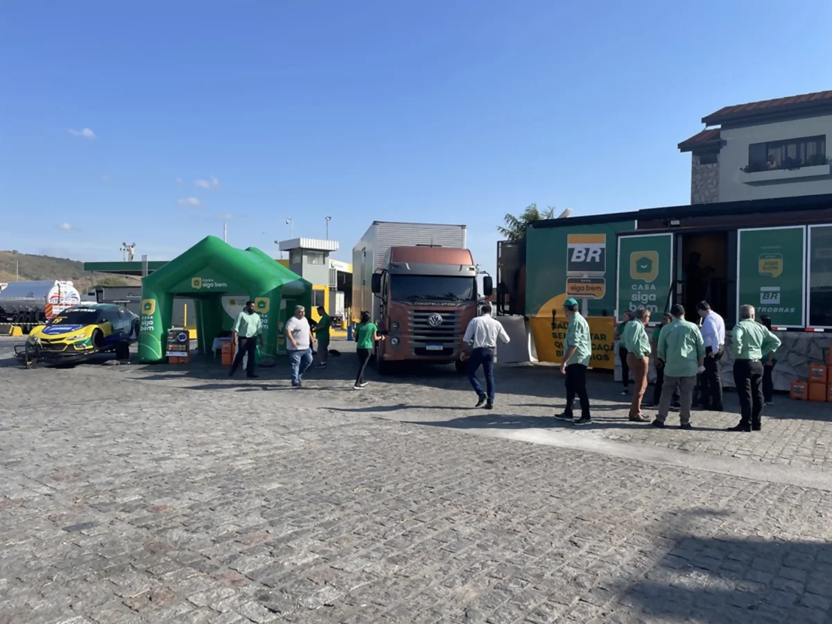 Caminhoneiros têm ações de saúde no Cacique II, em Araçatuba (SP), nesta quarta (13)
