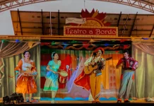 Teatro a Bordo chega a Laguna (SC) com a peça "Caixola Brincante"
