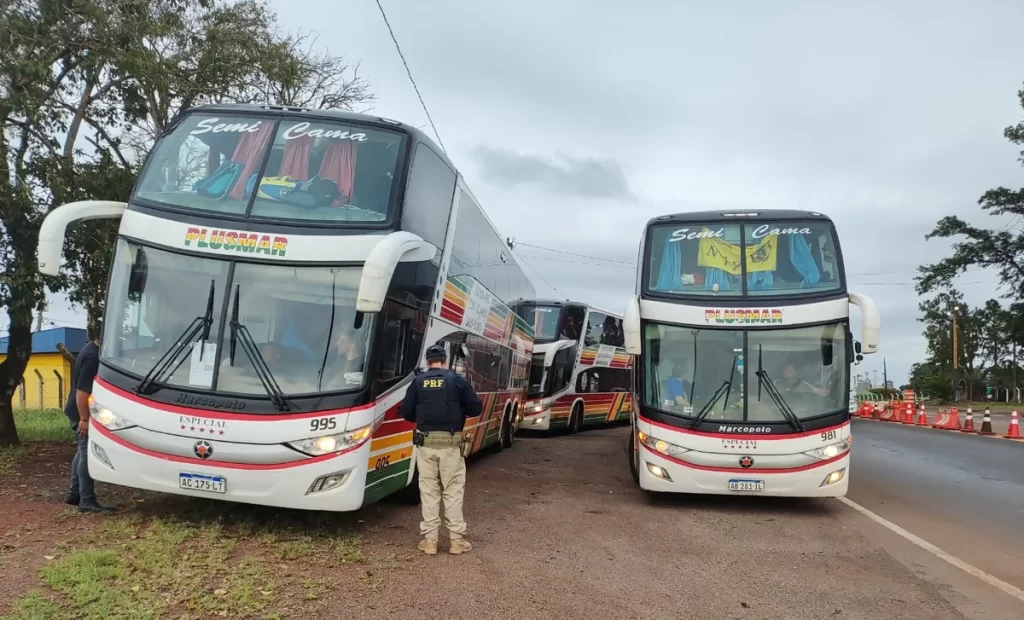 Ônibus com torcedores do Boca Juniors são apreendidos no Paraná