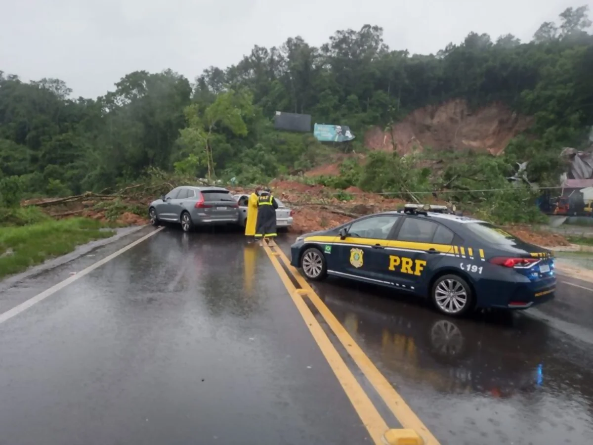 Estradas gaúchas tem vários bloqueios após temporal