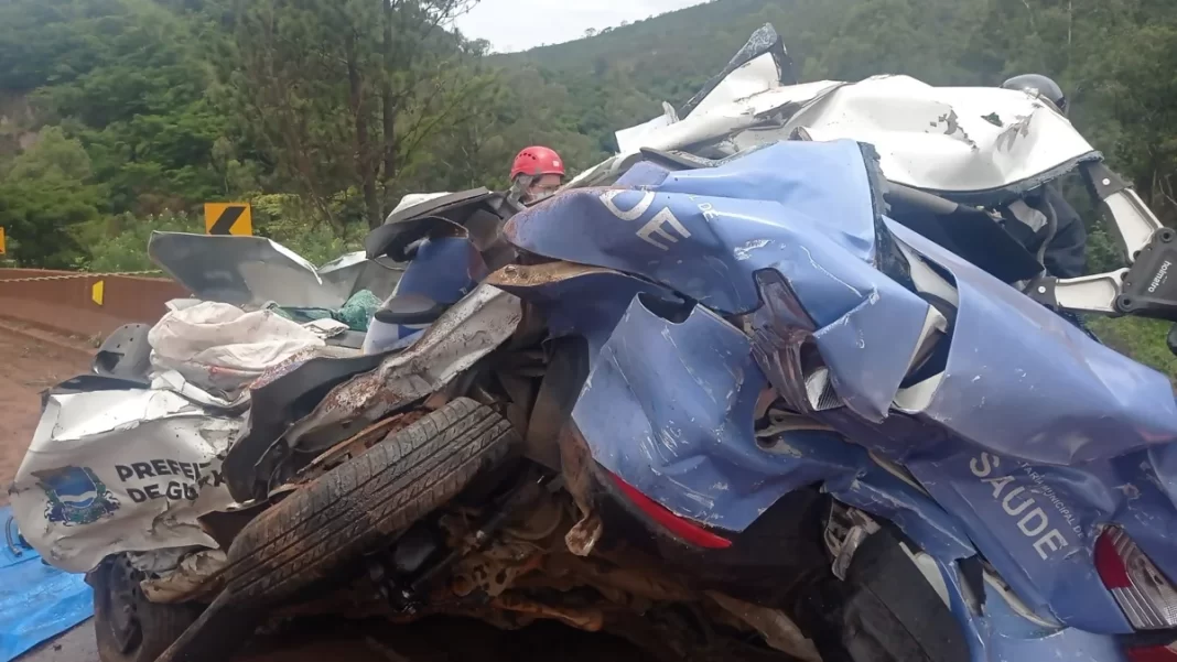 Seis pessoas morrem em grave acidente com 11 veículos na BR-381, em Minas
