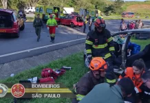 Acidente na Rodovia Tamoios (SP-099) deixa cinco feridos