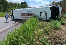 Homem morre em acidente de micro-ônibus e carro na BR-010, em Irituia (PA)