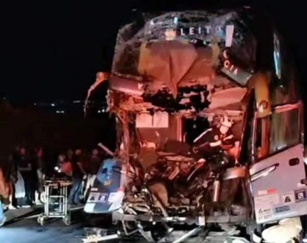 Morre motorista do ônibus da Viação Garcia de acidente na PR-444, em Arapongas