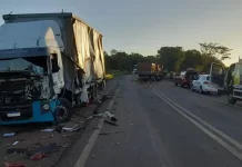 Caminhoneiro morre na SP-421 após colisão entre caminhões, em Taciba
