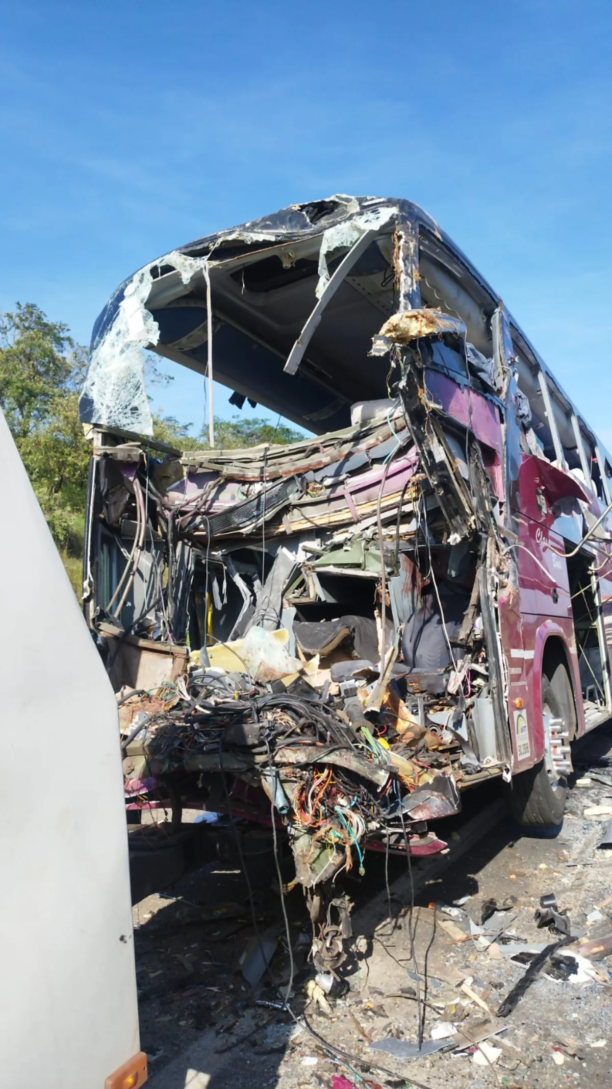 Identificados os mortos do acidente com ônibus e caminhão na SP-280