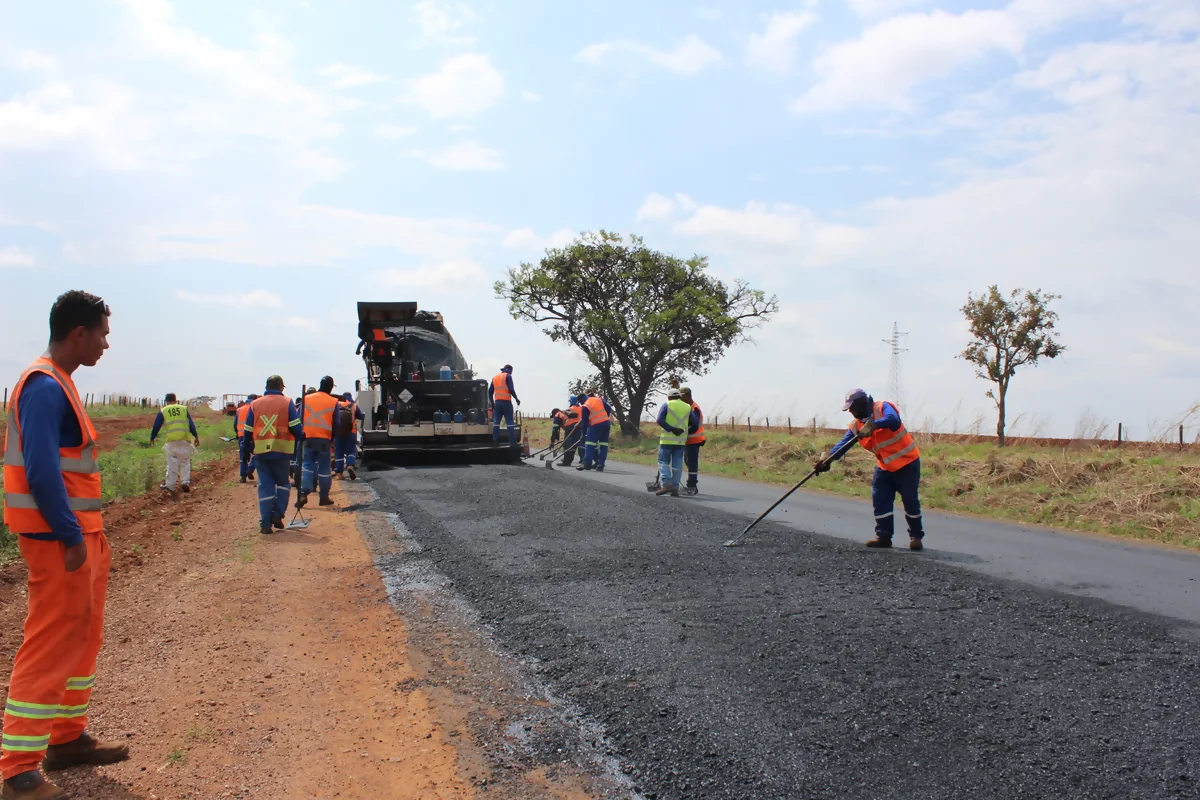 Rodovias mineiras recebem manutenção no pavimento, nesta semana