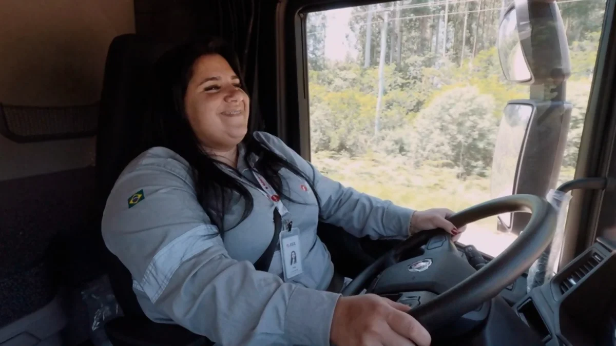 Transportadora abre vagas em projeto para mulheres carreteiras, em MS