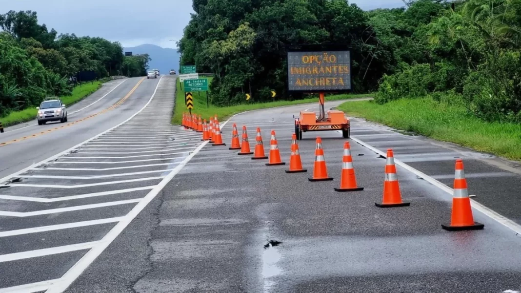 Rodovia Mogi-Bertioga continua interditada ao tráfego Rodovia Mogi-Bertioga