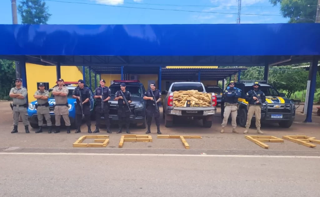 VÍDEO: Traficante foge e abandona carro na BR-153 com cerca de 700 kg de droga