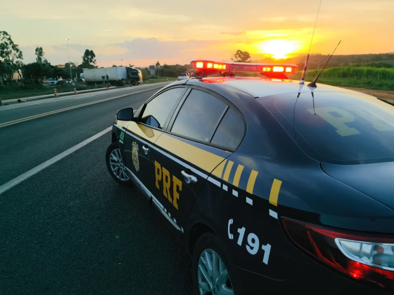 Em 15 minutos, motorista é autuado duas vezes por ultrapassagem indevida em Sertânia Em 15 minutos, motorista é autuado duas vezes por ultrapassagem indevida em Sertânia