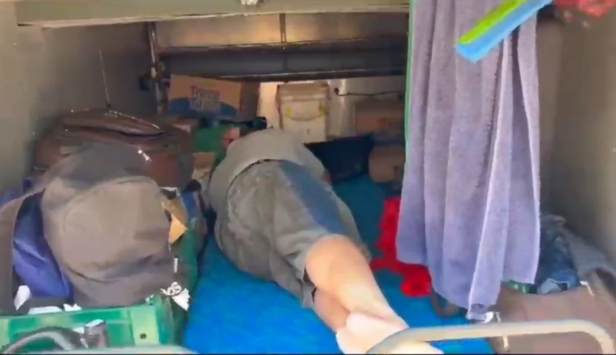 VÍDEO: Motorista é flagrado dormindo em bagageiro de ônibus na BR-153, em Goiás