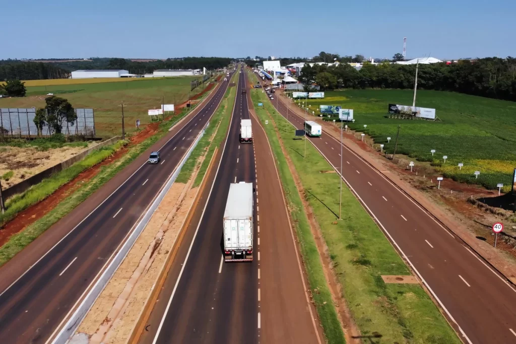 Obras de duplicação da rodovia BR-277 são finalizadas, em Cascavel (PR), e entregues ao tráfego, nessa sexta-feira (2).