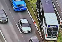 Ônibus da Viação Penha se envolve em acidente na Dutra, em GuarulhosUm ônibus rodoviário da Empresa Nossa Senhora da Penha, modelo Comil Invictus DD Mercedes-Benz, acabou saindo da pista e por pouco não causa um acidente maior, na Rodovia Presidente Dutra, em Guarulhos, na Região Metropolitana de São Paulo. De acordo com a Concessionária CCR RioSP, o acidente ocorreu por volta de 5h30 desta quarta-feira (14), no altura do km 227. O ônibus fazia a linha Rio de Janeiro x São Paulo, saiu da pista e colidiu contra a proteção, parando no meio do canteiro central, tendo parte da lateral danificada. Não há informações sobre feridos.