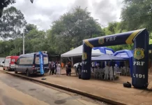 PRF de Minas promove 'Comando de Saúde" para caminhoneiros na BR-116