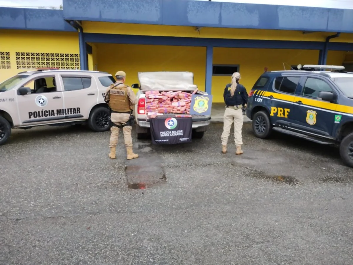 PRF e Polícia Militar de SC apreendem 290 kg de maconha, em Joinville