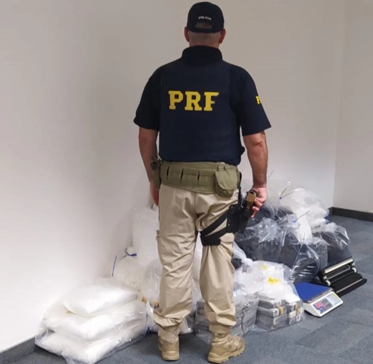 Ação da PRF, PF e PMSC apreende carga de cocaína em Balneário Camboriú (SC)