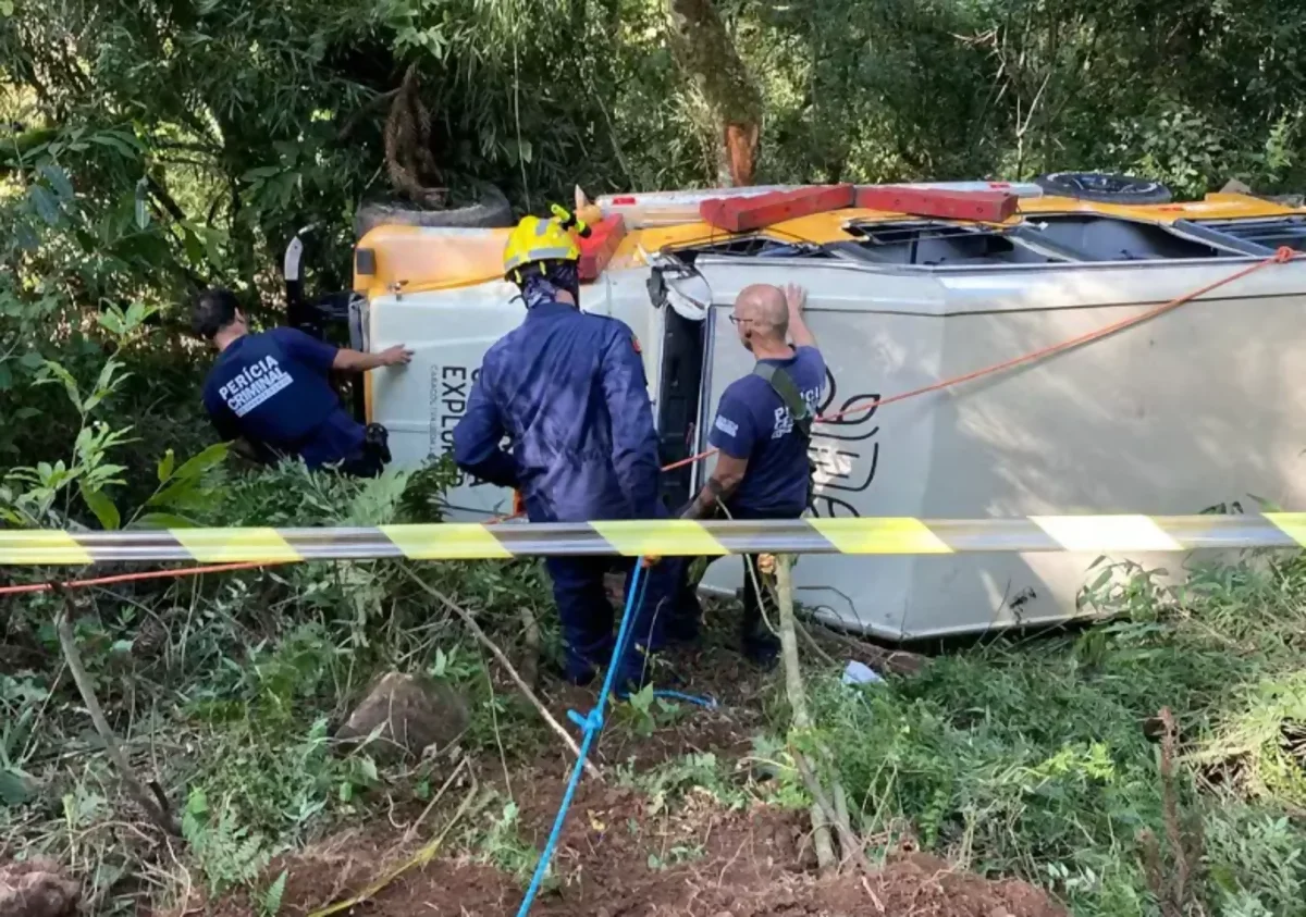 Turista morre em acidente na Estrada da Lageana durante passeio em Gramado (RS) Turista morre em acidente na Estrada da Lageana durante passeio em Gramado (RS)