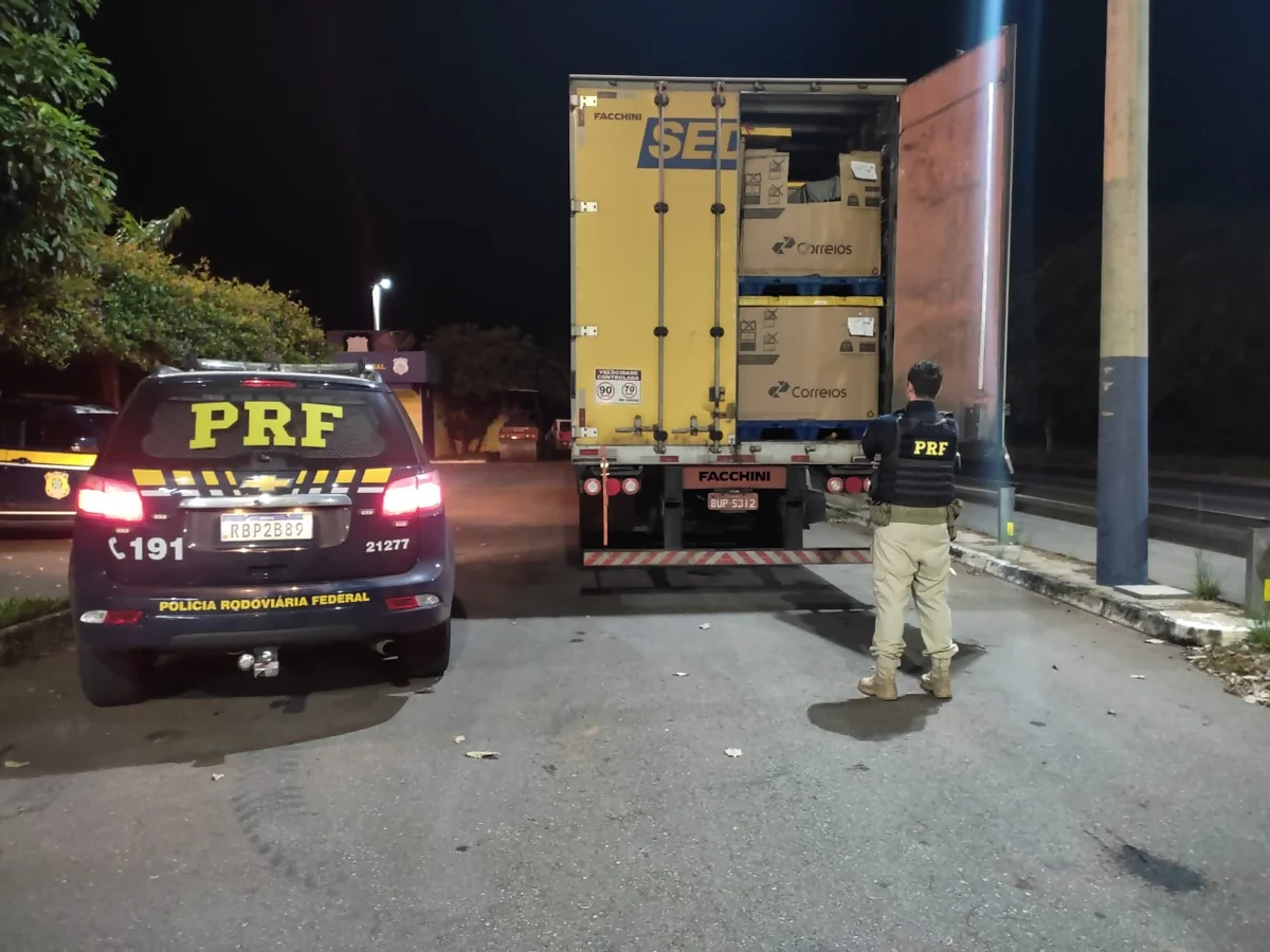 VÍDEO: Homens são presos suspeitos de furtar cargas de carreta dos Correios, na BR-153/GO