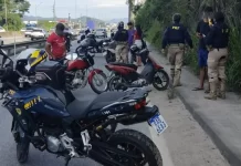 VÍDEO: PRF flagra motoqueiros com diversas irregulares na BR-101/SC