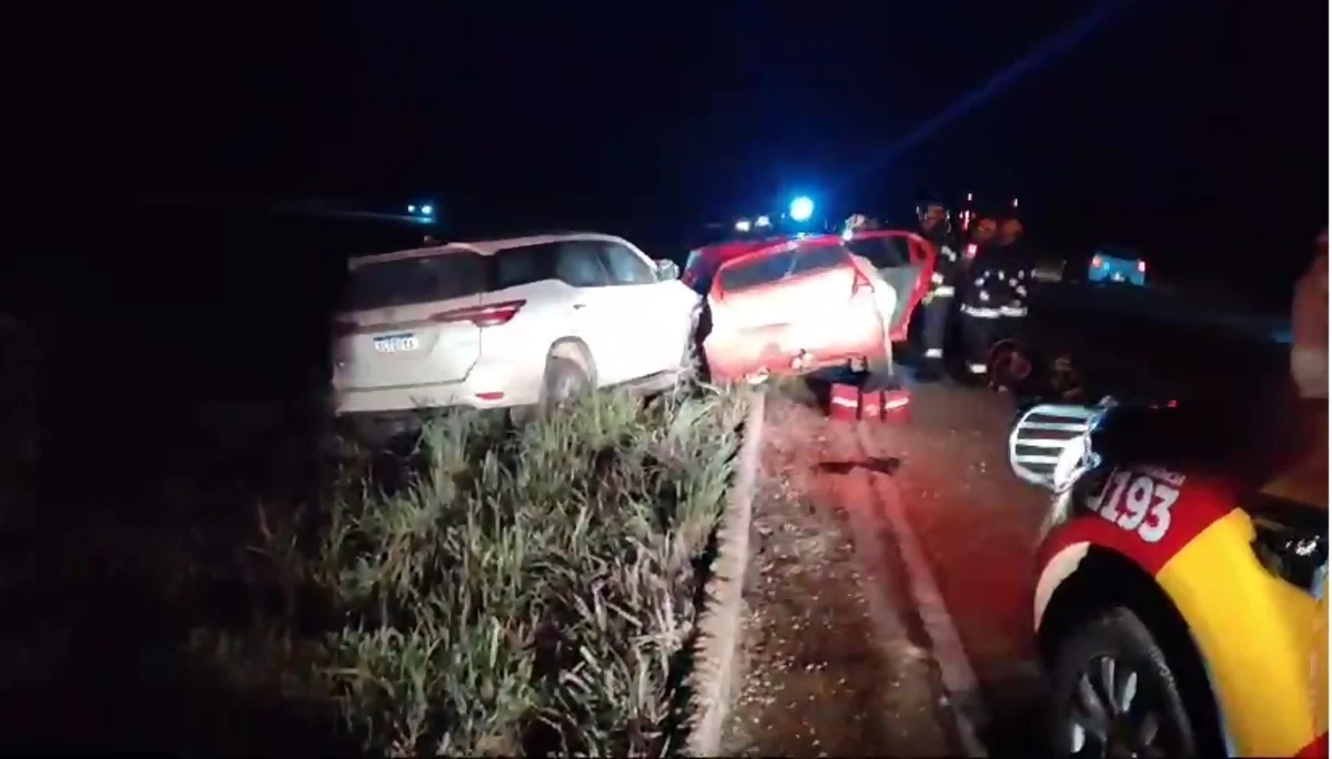 VÍDEO: Colisão entre veículos na BR-060 mata um e fere dois, em Guapó (GO)