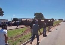 VÍDEO: Colisão entre carretas na BR-060 interdita totalmente a pista, sentido Goiânia (GO)