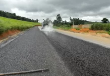 Pavimentação da MG-280, de Paula Cândido a Divinésia, alcança 20% dos serviços