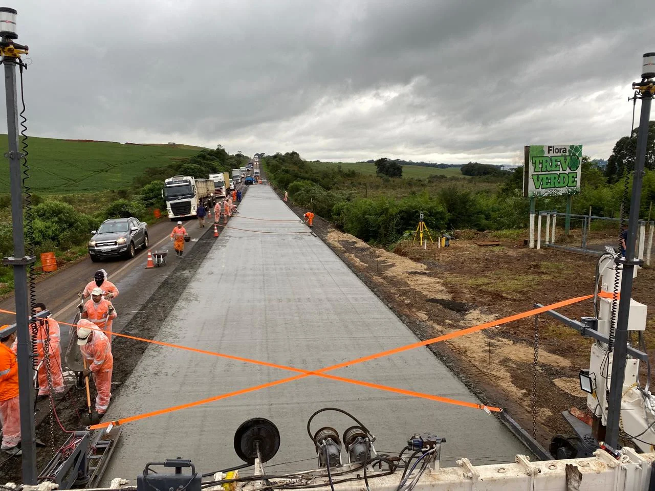 Começa a concretagem da rodovia PRC-280, entre Palmas e Clevelândia